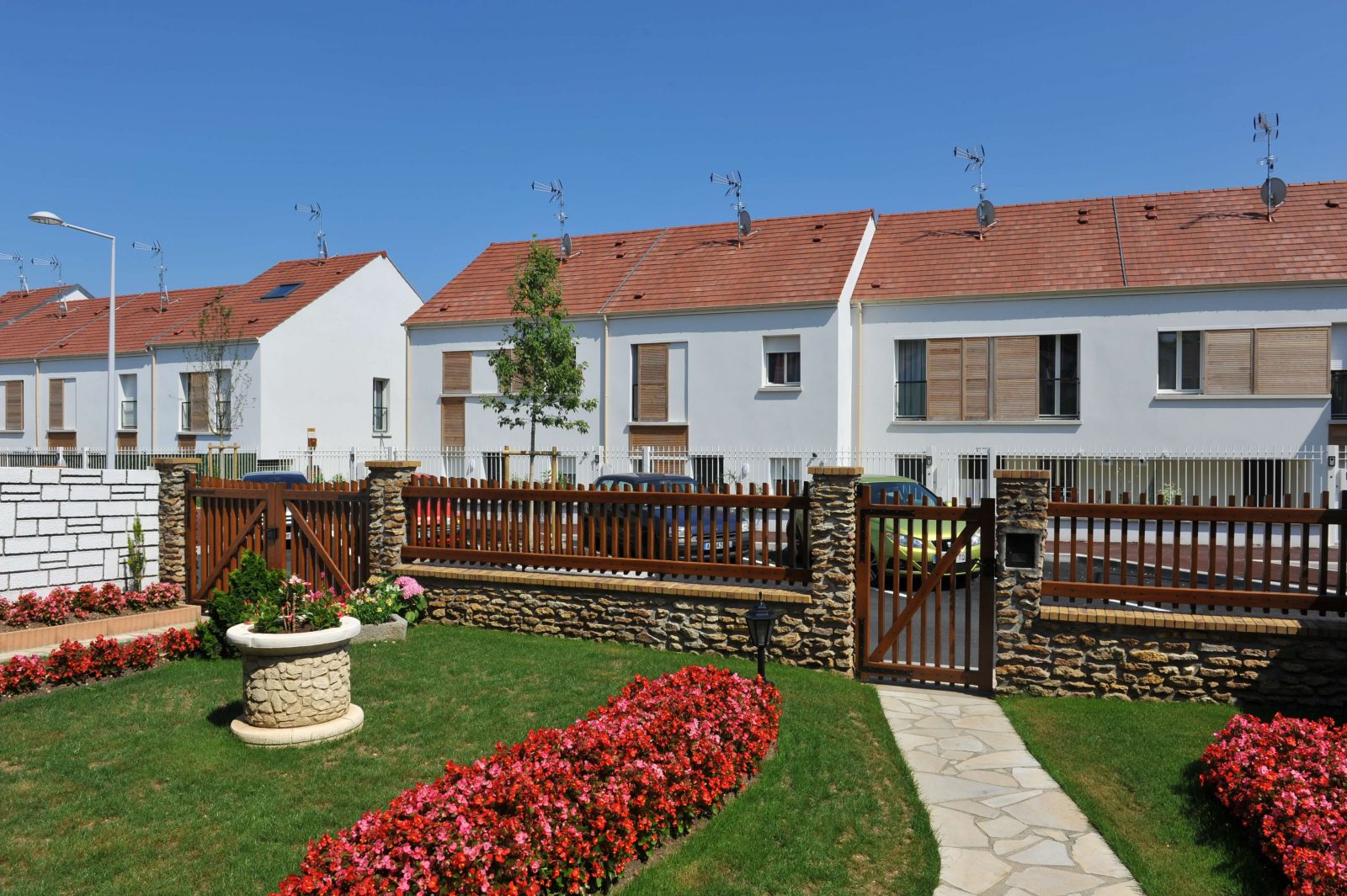 Photo prise depuis un jardin de la Rue Jacques Brel, Photo Jean-Paul HOUDRY