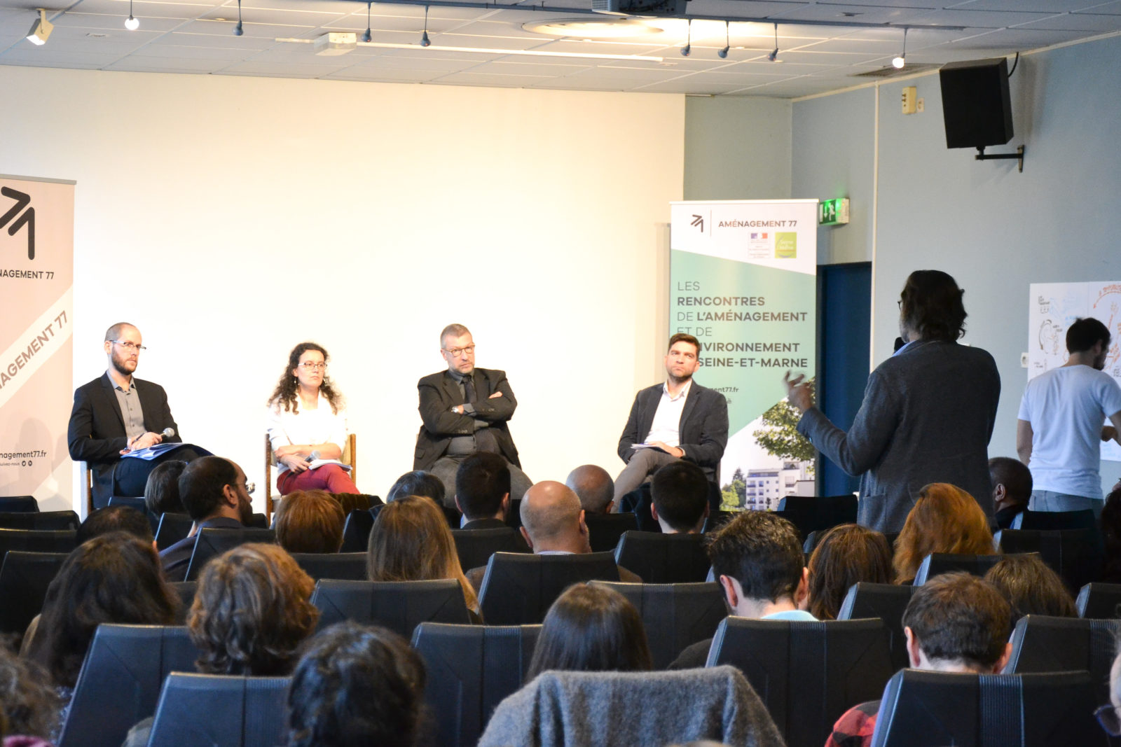 1ère table ronde : François CORRE (Aménagement 77), Virginie ANDIAS (DDT 77), Christophe PARISOT (Seine-et-Marne Environnement), Alexandre MAIKOVSKY (EPA Sénart)